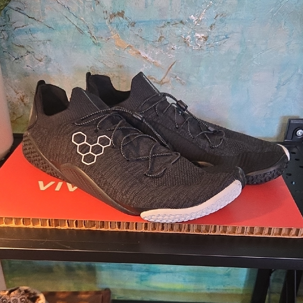 Vivo Barefoot Motus Flex. Mens Black  US 12.5.   NEW, no Tags.
